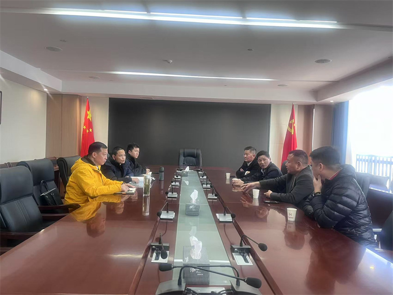 3月6日，浙江寧波徽州商會、寧波豐潤協(xié)成公司董事長方利年一行赴集團考察調(diào)研，潘總、望豐公司陪同調(diào)研座談。.jpg