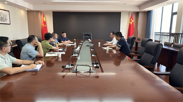 6月17日，中石化黃山公司總經(jīng)理王程海一行就能源站合作事宜開展座談交流，洪董、吳書記，資規(guī)局張局長參加座談。.jpg