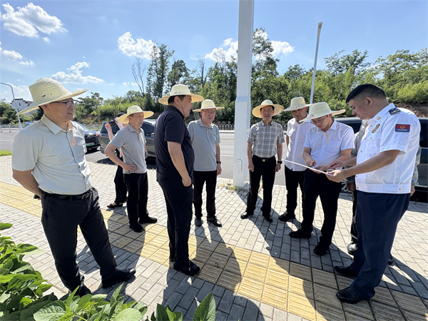 7月2日，戴維常務副縣長帶隊消防站現場調研.jpg