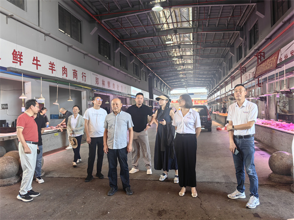 8月28日，高主任帶隊，文明辦、市監局、徽投集團到浙江衢州農商城、新農都批發市場和明輝蔬果配送公司調研學習食材供應鏈配送項目.jpg